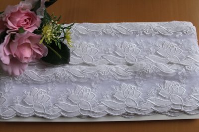 画像3: 【日本製】3ｍ！幅6.4ｃm　貴重な綿使用のバラ柄チュールレース　ホワイト