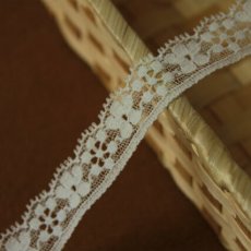 画像1: リバーストレッチレース　オフホワイト 幅1.9cm小花柄　3ｍ巻 (1)