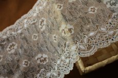 画像2: 【1m110円】ラッセルストレッチレース　オフホワイト黒　幅17.4cm芸術的　３ｍ (2)