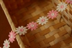 画像3: 1ｍ！幅1.9cm交互のお花柄ケミカルレース　ピンクとオフホワイト　日本製 (3)