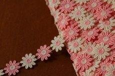 画像4: 1ｍ！幅1.9cm交互のお花柄ケミカルレース　ピンクとオフホワイト　日本製 (4)