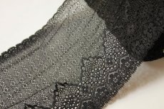 画像1: 【日本製】幅16.5.ｃm透け感のある小花柄ラッセルストレッチレース　ブラック　３ｍ (1)