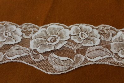 画像2: １０ｍ!幅9.6cm美しい花柄ラッセルレース　オフホワイト　ウエディングベールに