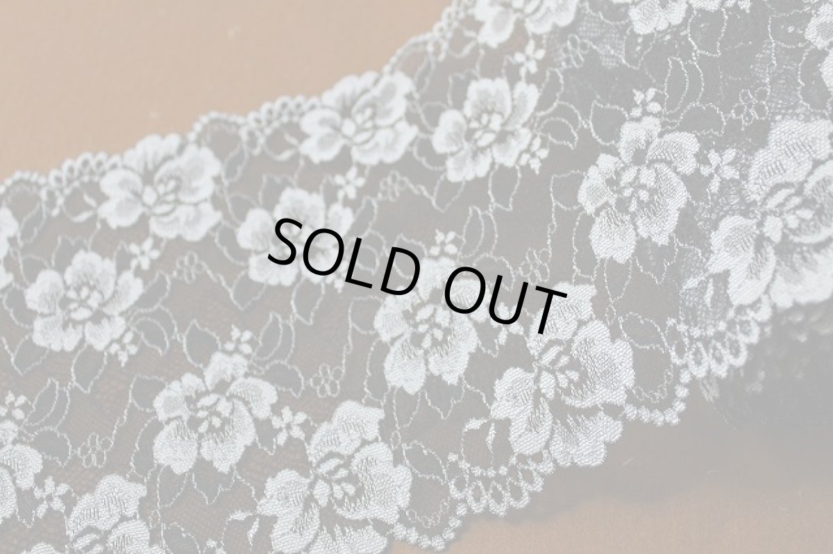 画像1: 【1m110円】５ｍ！幅17.2ｃm薔薇がいっぱいラッセルストレッチレース　黒オフホワイト (1)