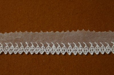 画像1: 【高品質な日本製】チュールレース　ホワイト 3ｍ巻！幅2.7ｃm可愛い葉っぱ柄　1m100円