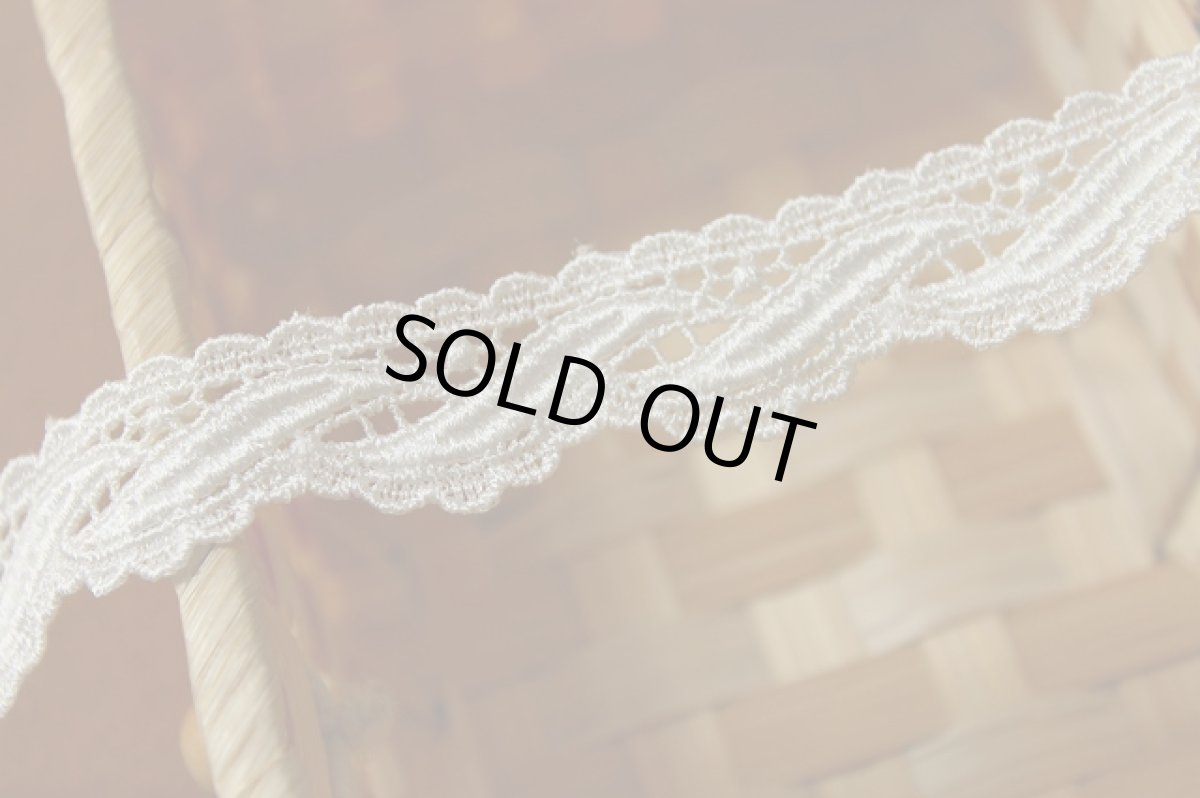 画像2: 3ｍ！幅2cm波柄ケミカルレース　オフホワイト　高品質な日本製 (2)