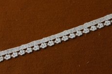 画像3: 綿ケミカルレース　ホワイト　幅1.3cm小花柄　3ｍ！日本製 (3)