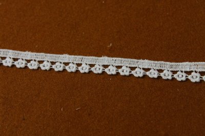 画像2: 綿ケミカルレース　ホワイト　幅1.3cm小花柄　3ｍ！日本製