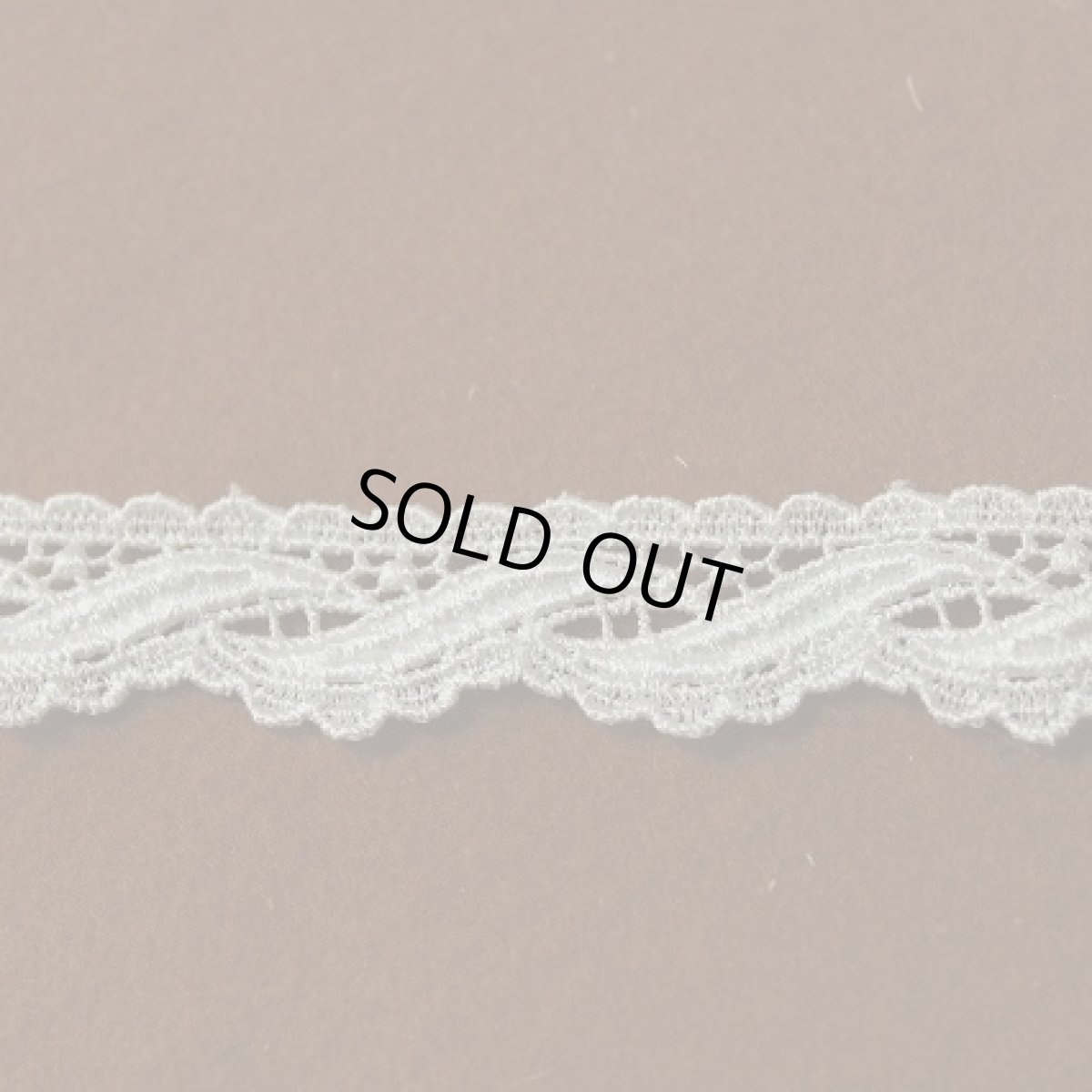 画像1: 3ｍ！幅2cm波柄ケミカルレース　オフホワイト　高品質な日本製 (1)