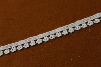 画像1: 綿ケミカルレース　ホワイト　幅1.3cm小花柄　3ｍ！日本製