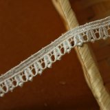 １３．５ｍ！幅1.4cmチューリップ柄ケミカルレース　オフホワイト