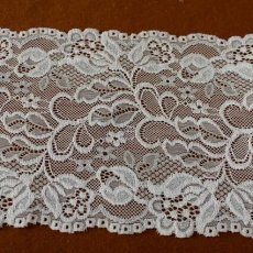 画像1: 【1m110円】ラッセルストレッチレース　オフホワイト／シルバー　幅16.3ｃm落下板花柄　 (1)