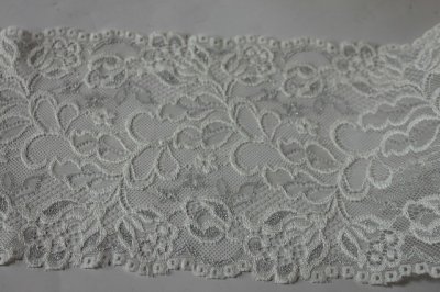 画像2: 【1m110円】ラッセルストレッチレース　オフホワイト／シルバー　幅16.3ｃm落下板花柄　