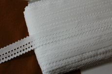 画像4: 綿レース　幅4cmリボンも通せるダブルドットのオフホワイト　3ｍ巻！ (4)