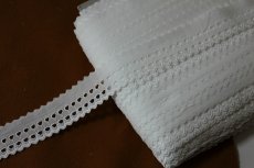 画像5: 綿レース　幅4cmリボンも通せるダブルドットのオフホワイト　3ｍ巻！ (5)