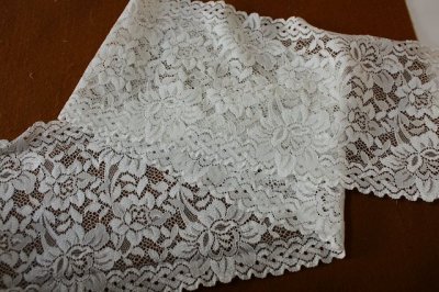 画像3: 【1m110円】ラッセルストレッチレース　オフホワイト幅13cm美しい花柄　　３ｍ！