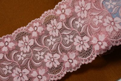 画像2: 【1m110円】ラッセルストレッチレース　ピンク　３m巻幅12.6cm美しい花柄　高品質な日本製