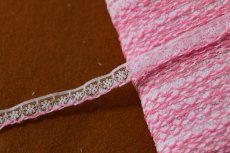 画像1: ５m！幅1.1cm可愛いピンク刺繍のラッセルレース　ピンク (1)