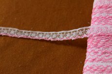 画像2: ５m！幅1.1cm可愛いピンク刺繍のラッセルレース　ピンク (2)