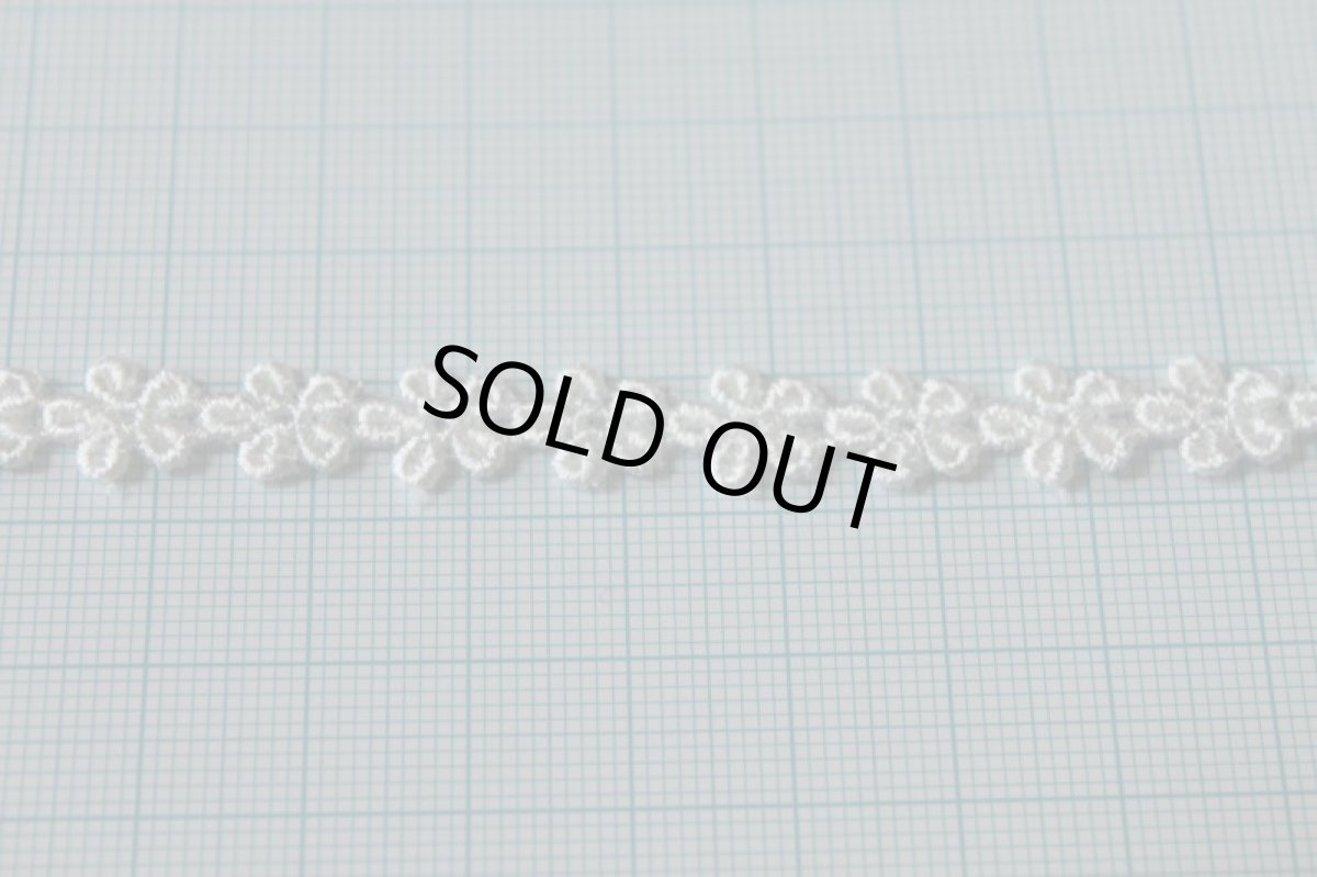 画像5: 【日本製】ケミカルレース　オフホワイト　幅0.9cm小さなお花　３ｍ巻 (5)