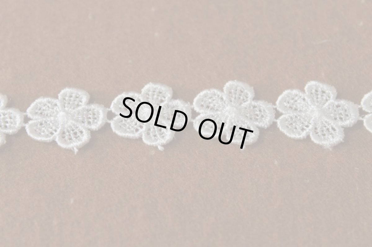 画像2: ３ｍ！幅1.9cm花びら5枚の小花のケミカルレース　オフホワイト　日本製 (2)