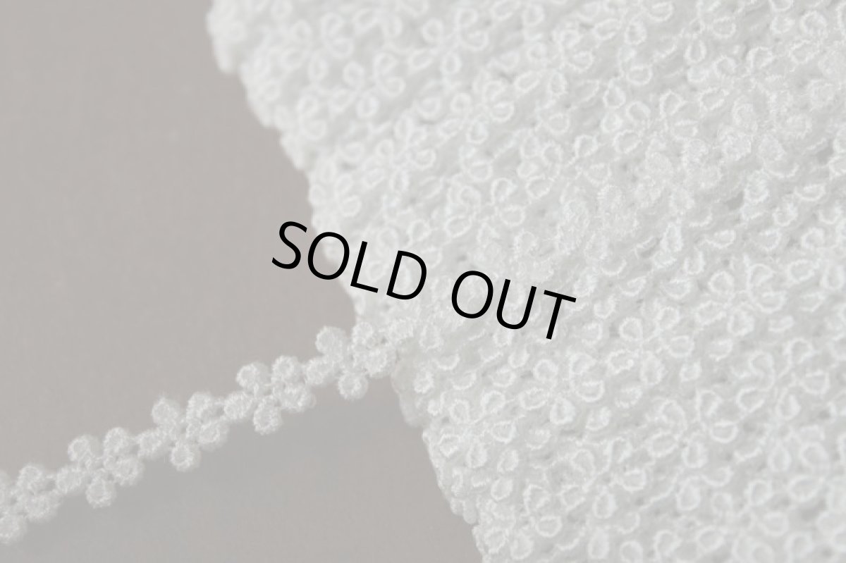 画像7: 【日本製】ケミカルレース　オフホワイト　幅0.9cm小さなお花　３ｍ巻 (7)