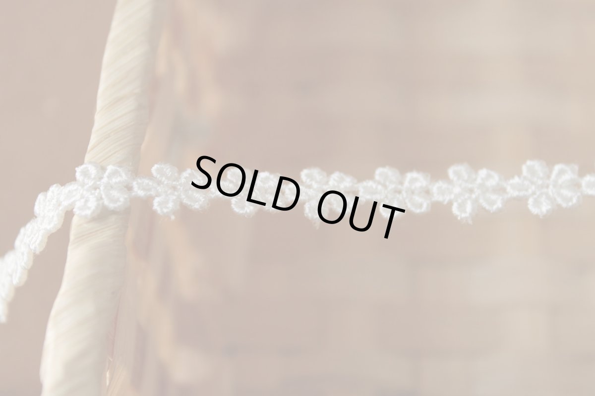 画像6: 【日本製】ケミカルレース　オフホワイト　幅0.9cm小さなお花　３ｍ巻 (6)