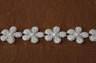 画像1: ケミカルレース　オフホワイト　幅1.9cm小花柄　3ｍ巻