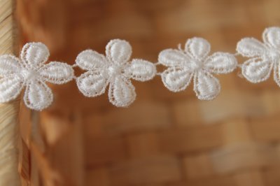 画像3: ケミカルレース　オフホワイト　幅1.9cm小花柄　3ｍ巻