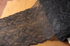 画像5: 【1m60円】反売りラッセルレース　黒　日本製　幅16.6cm薔薇柄　59m (5)