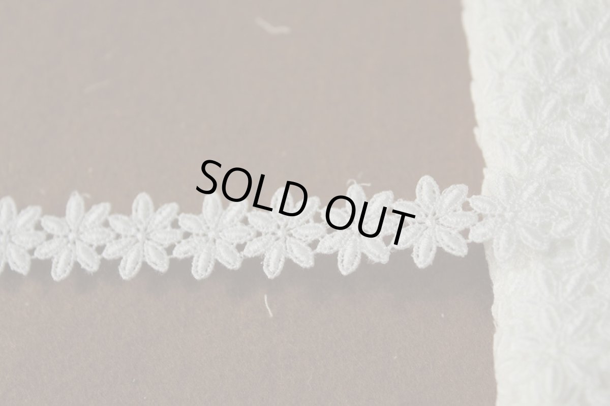 画像2: ３ｍ！幅1.9ｃｍ可愛い小花柄綿ケミカルレース　オフホワイト (2)