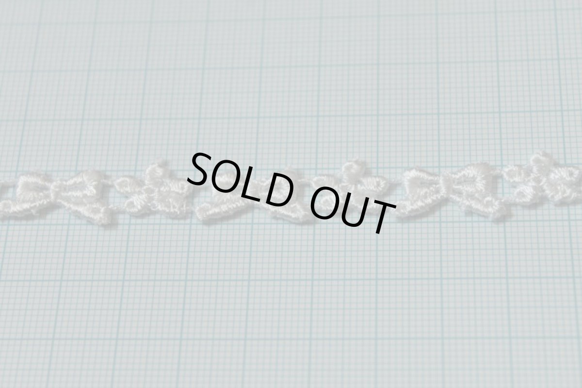 画像6: 【残りわずか】リボンと小花柄ケミカルレース　ホワイト　　幅１ｃｍ　３ｍ巻　日本製 (6)