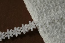 画像5: ３ｍ！幅1.9ｃｍ可愛い小花柄綿ケミカルレース　オフホワイト (5)