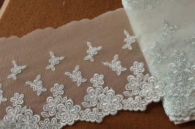 画像3: 【日本製】チュールレース　オフホワイト　幅14.8cm美しい花柄　1ｍ　日本製