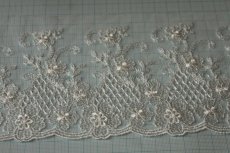 画像7: チュールレース　オフホワイト　幅10.5ｃｍ繊細な花柄刺繍1ｍ巻！ (7)