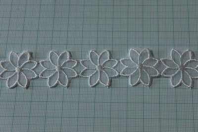 画像1: シャー刺繍レース　ホワイト　幅2.7cm透け感が可愛いお花 3ｍ！