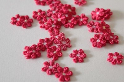 画像2: １５個セット！幅1.２ｃｍ小花のケミカルモチーフ　濃いピンク　アクセサリーレース