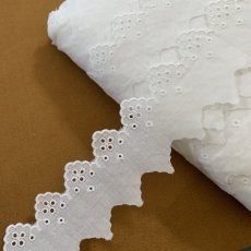 画像2: 綿レース　白　幅4.2cm定番のドット柄日本製　６ｍ巻！ (2)