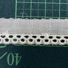 画像5: 【安心の日本製】３ｍ巻！幅1.8cm！レーヨン糸使いの綿レース　オフホワイト　 (5)