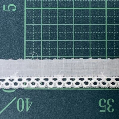 画像1: 【安心の日本製】３ｍ巻！幅1.8cm！レーヨン糸使いの綿レース　オフホワイト　