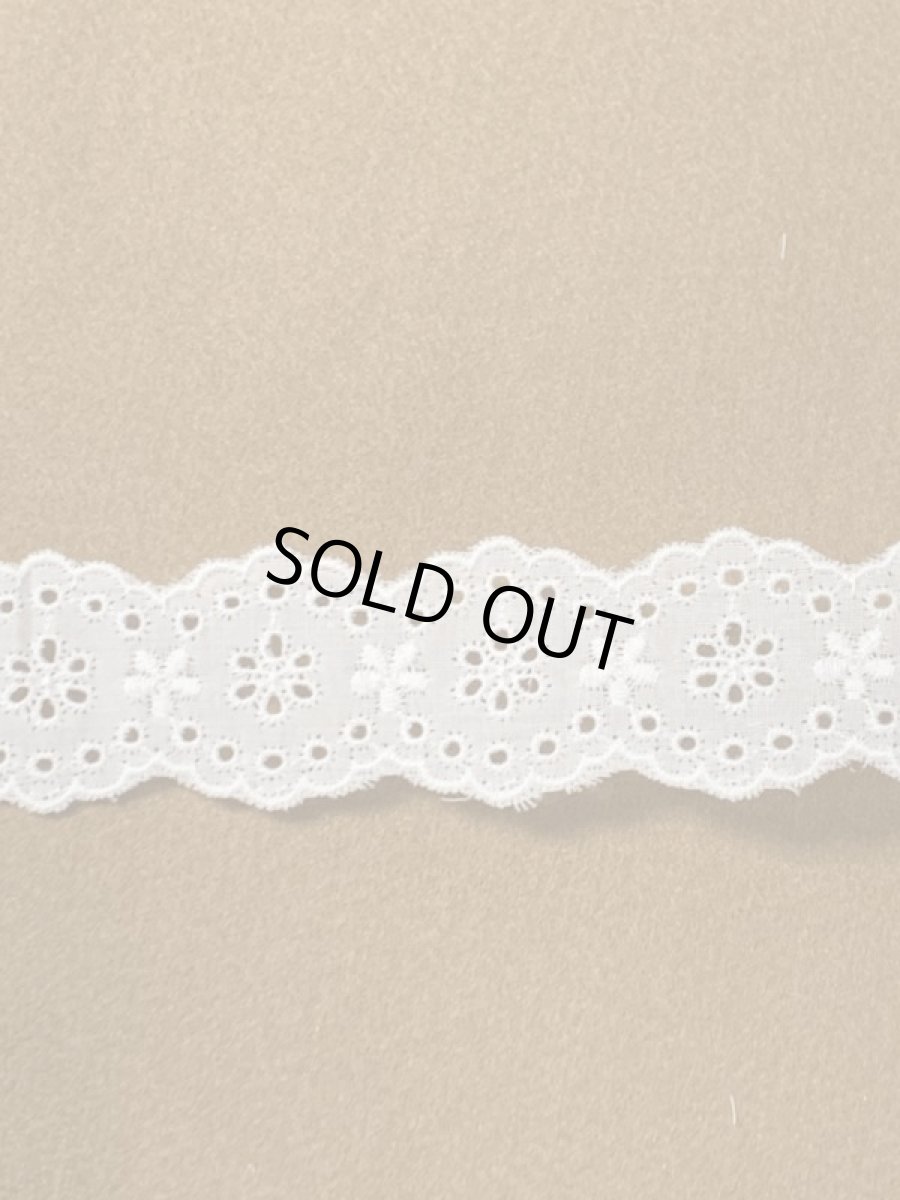 画像2: 綿レース　オフホワイト　幅3cm両山小花柄　３ｍ (2)