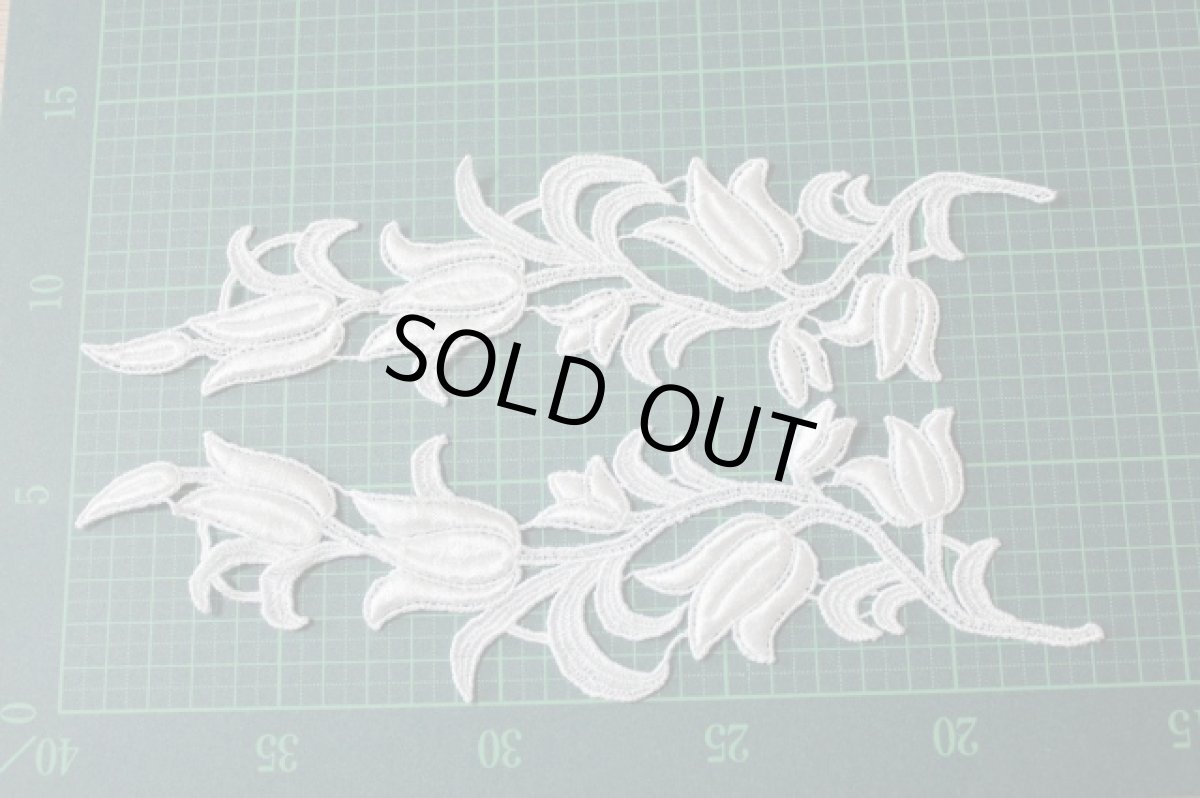 画像2: １セット２枚組！23cmスズラン柄ケミカルレース　ホワイト (2)