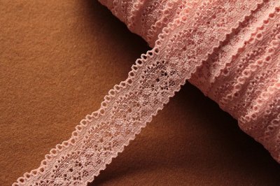 画像3: 小花柄ラッセルストレッチレース かわいいピーチピンク幅2.8cm　240m
