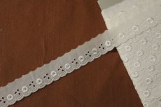 画像3: 綿レース　オフホワイト　３ｍ！幅3.3cmレーヨン刺繍の小花柄日本製 (3)
