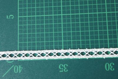 画像1: ケミカルレース　オフホワイト　　幅0.9cmはしご日本製　６ｍ巻！