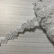 画像7: 【日本製】ケミカルレース　オフホワイト 　幅2ｃｍツインの薔薇柄　1ｍ巻 (7)