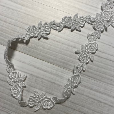 画像3: 【日本製】ケミカルレース　オフホワイト 　幅2ｃｍツインの薔薇柄　1ｍ巻
