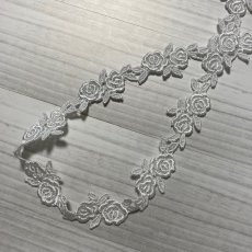 画像8: 【日本製】ケミカルレース　オフホワイト 　幅2ｃｍツインの薔薇柄　1ｍ巻 (8)
