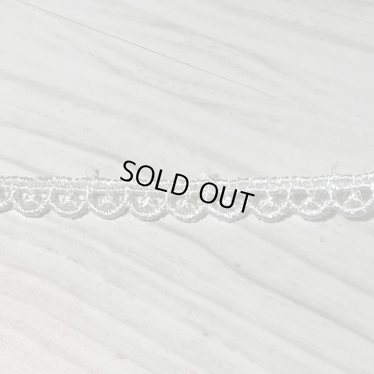 画像1: 【美しい日本製】ケミカルレース　オフホワイト　幅0.7ｃｍ極細スカラ柄　3ｍ巻 (1)