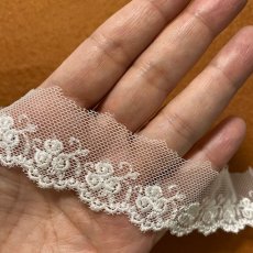 画像9: 【美しい日本製】チュールレース　オフホワイト　幅3.2cm　キュートな薔薇柄　3ｍ巻！ (9)
